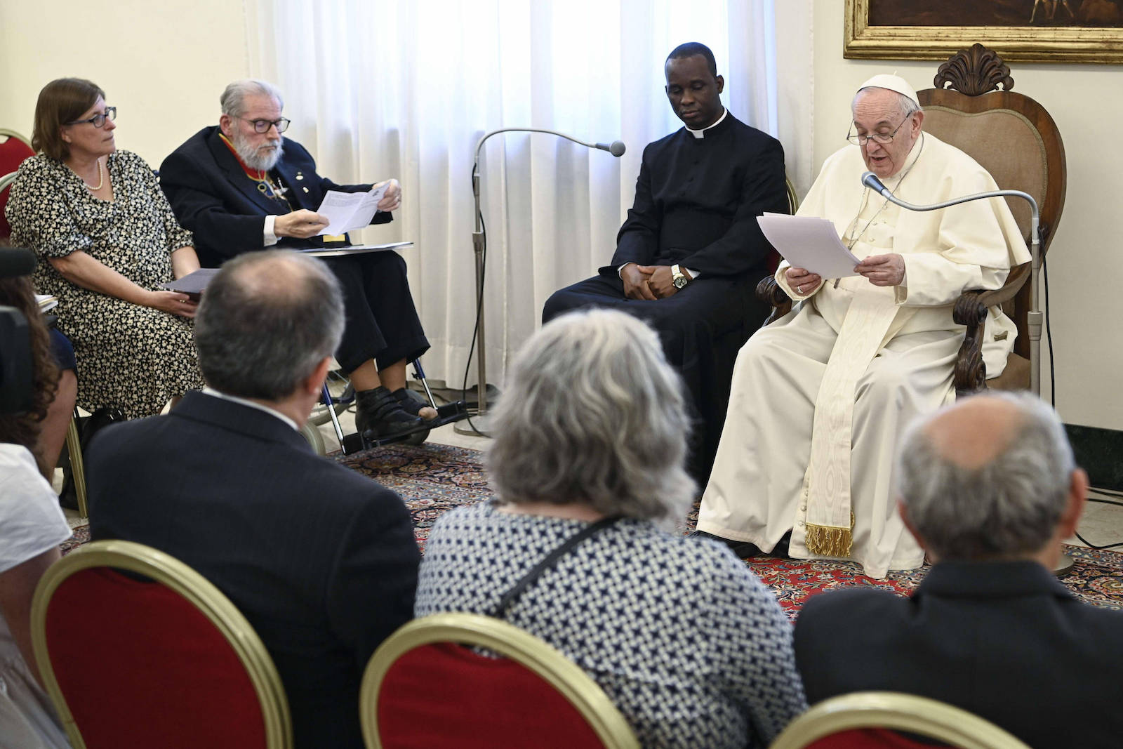 Papst dankt Apothekern