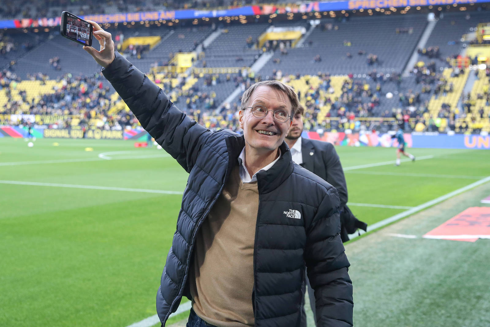 Lauterbach: Auf Wahlkampftour mit Leverkusen