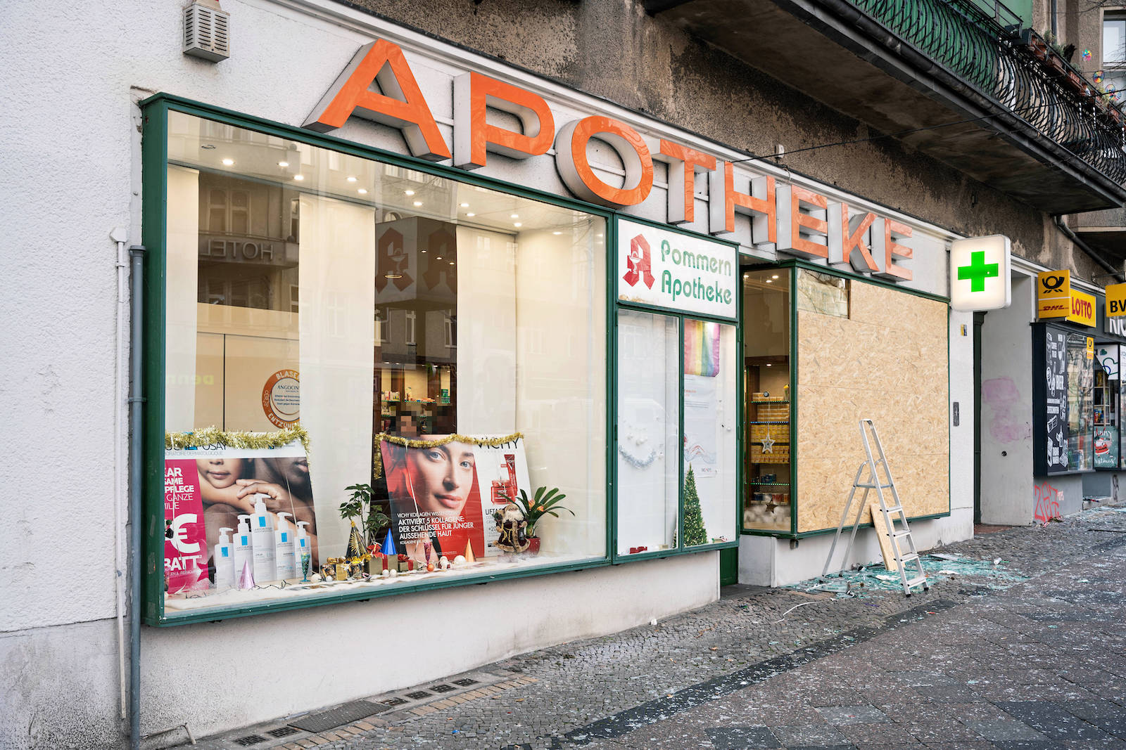 Kugelbombe gezündet – Apotheke geplündert