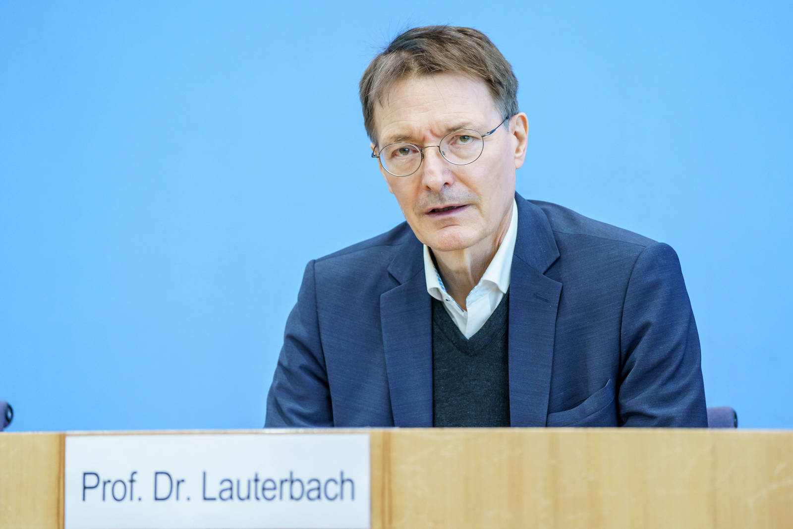 Bundesgesundheitsminister Karl Lauterbach spricht in der Bundespressekonferenz.