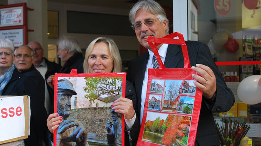 christbaum schmucking buende punkt-apo