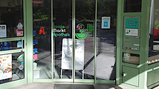 Die Heide Markt Apotheke von außen.