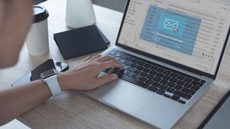 PC mit Phishing-Mail