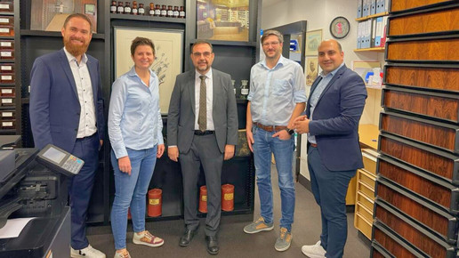 Klaus Holetschek besuchte die Apotheke Scharpf