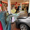 Zwei Autos rammen Apotheke Zwei Autos rammen Apotheke