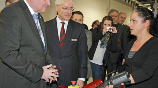 0002-pm noweda seehofer besucht noweda bild2