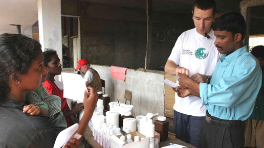 Apotheker helfen auf den Philippinen