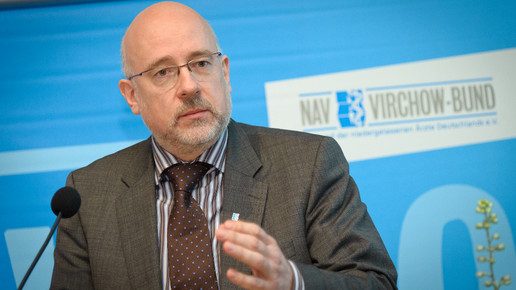 heinrich blauer hintergrund nav-virchowbund