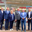 Michael Depenbrock, Frank Dieckerhoff, Claudia Middendorf, Karl-Josef Laumann, Michael Mantell und Alexander Omar Kalouti vor der Stifts-Apotheke Dortmund