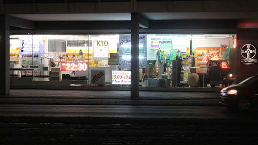 k10-apo schaufenster3 nacht k10