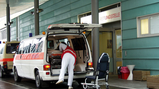 krankenwagen 2 rettungsstelle charite eh