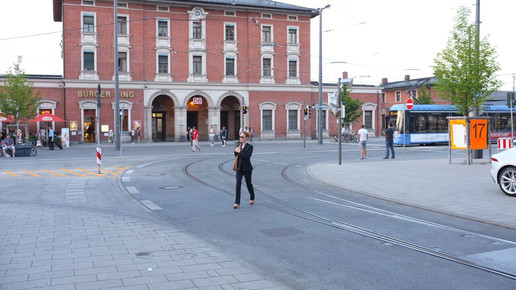 viola oper bahnhofapo muenchen 11 Urs Schoenebaum