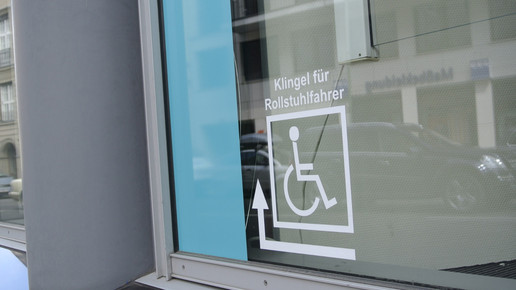 behinderte barrierefrei klingel aa