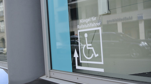 behinderte barrierefrei klingel aa