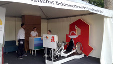 ABDA: Mit dem Handbike im Kanzlergarten