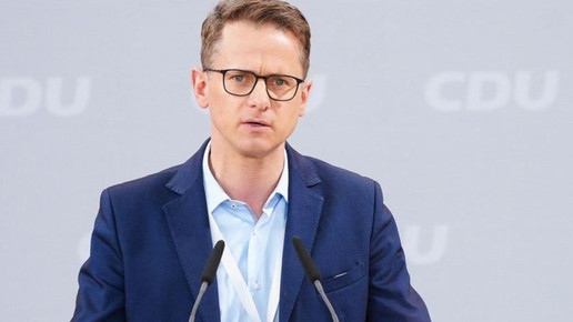 Carsten Linnemann am Rednerpult bei einer CDU-Veranstaltung