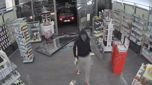 apotheken schaufenster auto 03 landespolizeidirektiontirol