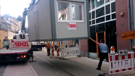 hochwasser container2 brueckenapotheke