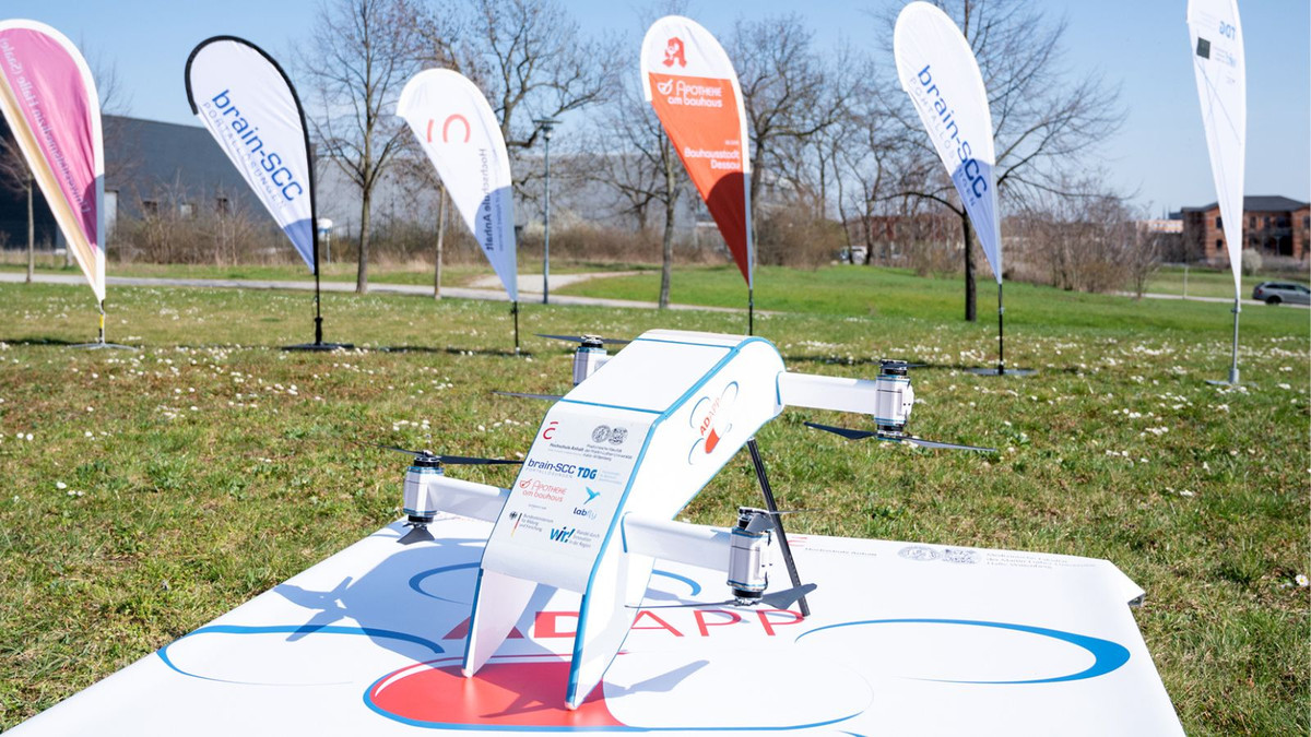 Lieferung-per-Drohne-Testlauf-mit-Apotheke-in-Dessau