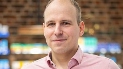 Apotheker Markus Oelze lächelt. Mehr dazu im Artikel.