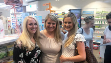 Apotheke feiert: 1 Jahr &amp; total happy