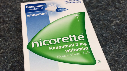Foto: Die Umverpackung von Nicorette Kaugummi Whitemint 2 mg.
