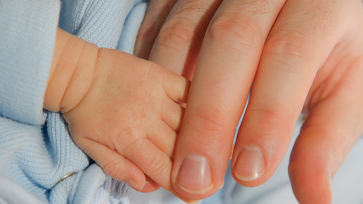 baby hand Q pictures pixelio de