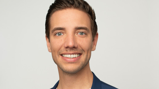 KI telefoniert mit dem Außendienst