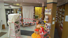 Bettlaken und Absperrband