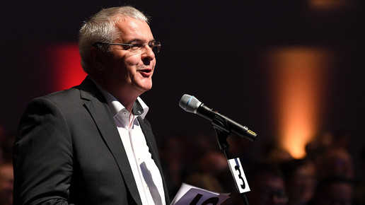 Manfred Saar spricht in ein Mikro (DAT 2018)