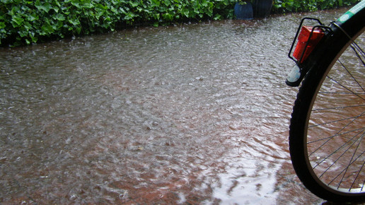 fahrrad regen knipser5 pixelio.de