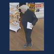 Dieb schleicht durch geöffnete Apotheke Dieb schleicht durch geöffnete Apotheke
