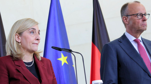 Nina Warken und Friedrich Merz beim Pressestatement