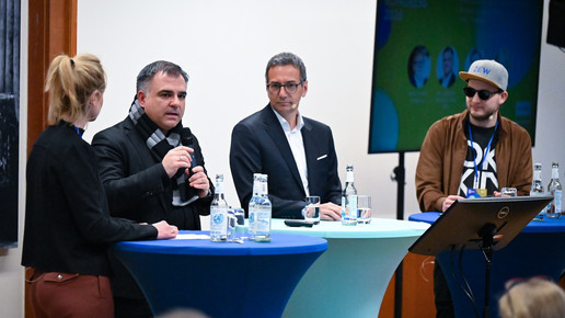 Christos Pantazis, Dr. Reiner Kern und Professor Dr. Simon Reif (ZEW) auf der Bühne