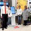 Apotheke holt Terminal aus Rewe zurück Das E-Rezept-Bestellterminal der Broicherdorf-Apotheke in Kaarst im Rewe mit Angestellten.