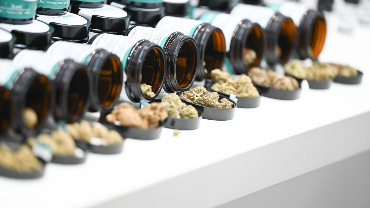 Medizinalcannabis-58-Anbieter-1300-Sorten