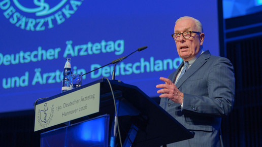 Dr. Klaus Reinhardt spricht beim Deutschen Ärztetag 2026
