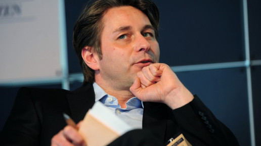 0004-apermann pose eh aaneu