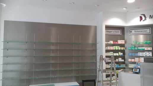 Martinus-Apotheke Wertingen Regale unfertig Martinus-Apotheke