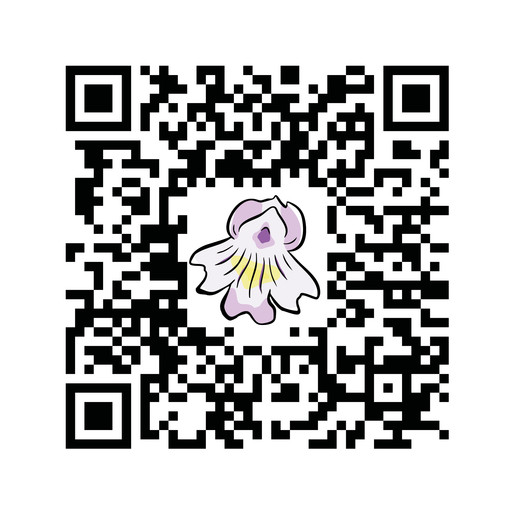 Quadratischer QR‑Code mit einer kleinen gezeichneten Augentrostblüte in der Mitte. Die Blüte zeigt zarte Rosa‑ und Gelbtöne.