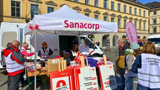Sanacorp-Stand beim Protest in München