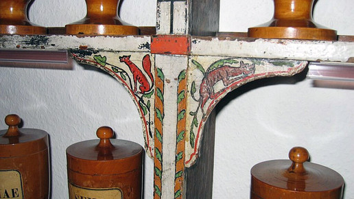 kloster-apotheke haina alte regale2 kloster-apo