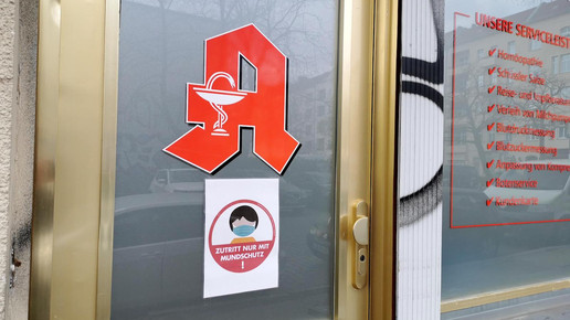 Drei Ausfälle: Apotheke führt Maskenpflicht wieder ein