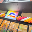 dm will Herz-Kreislauf-Checks anbieten dm mit Luftballons