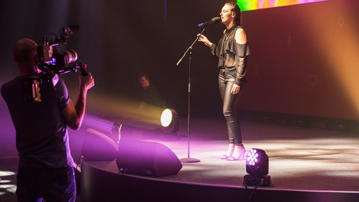 kim-lisa auftritt5 vision a revoice aa jb