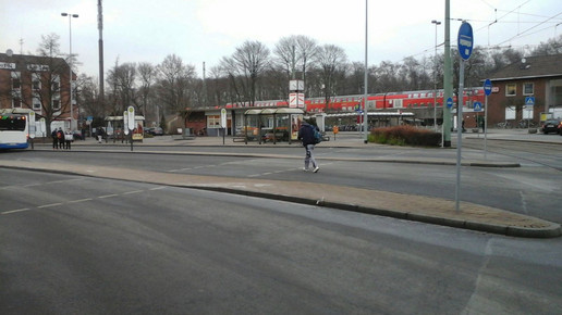 vorplatz bahnhof dinslaken bahnhof apo