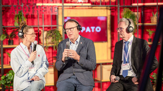 Nadine Tröbitscher, Thomas Preis und Sebastian Berges bei der APOTHEKENTOUR