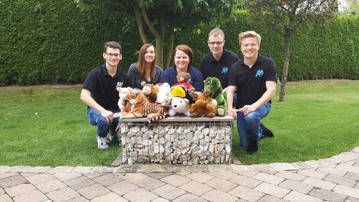 Apoaktionen Fuer jedes Kind ein Kuscheltier Europa-Apotheke Coburg Junge Union Oberfranken