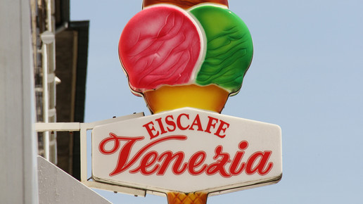 eiscafe Urban Explorer Hamburg flickr  CC BY-NC-SA 2 0