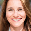 Professor Dr. Mandy Mangler lächelnd im Portrait